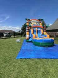 451124617 122126504678297372 6356555842655324802 n 1722284596 18' Tiki Plunge Double Lane Water Slide